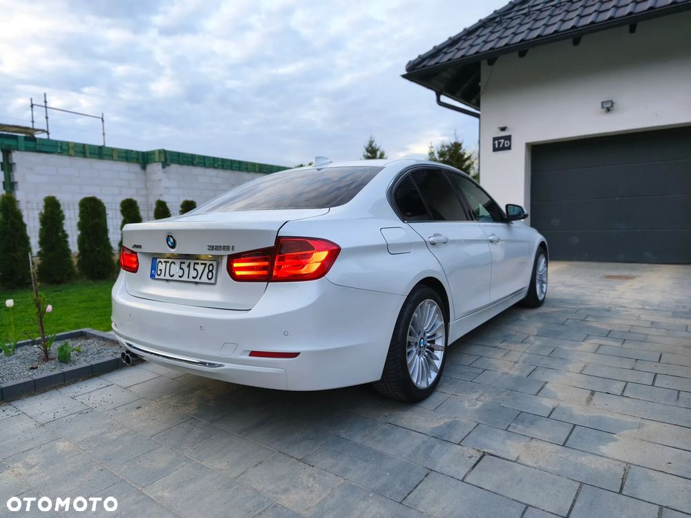 BMW Seria 3 328i Luxury Line - 8