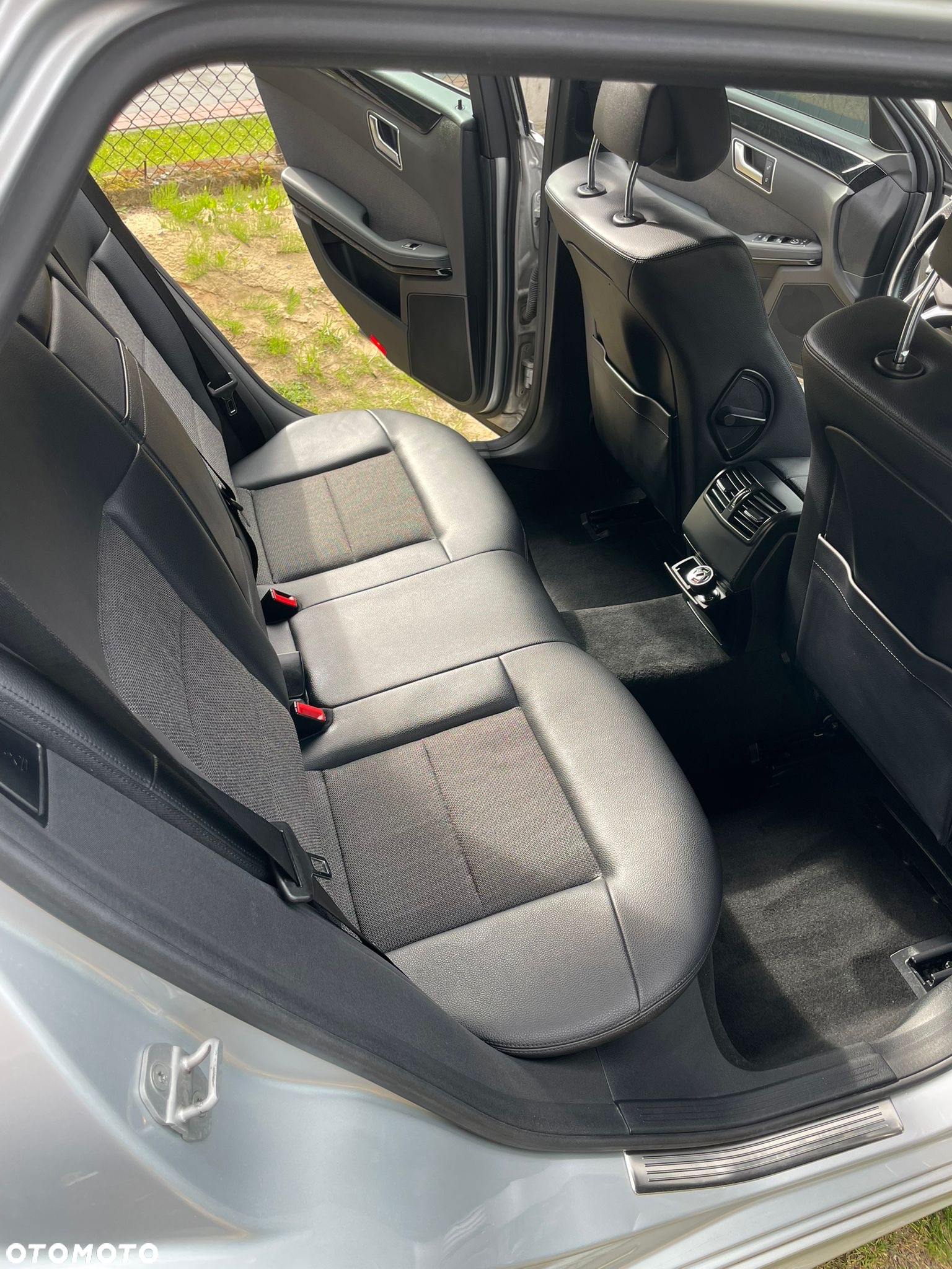 Mercedes-Benz Klasa E 220 T CDI DPF BlueEFFICIENCY 7G-TRONIC Avantgarde - 9