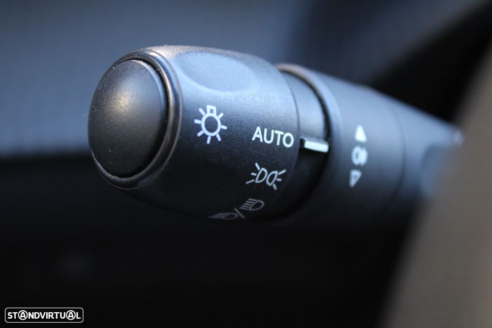 Peugeot 2008 PureTech 130 EAT8 Allure - 20