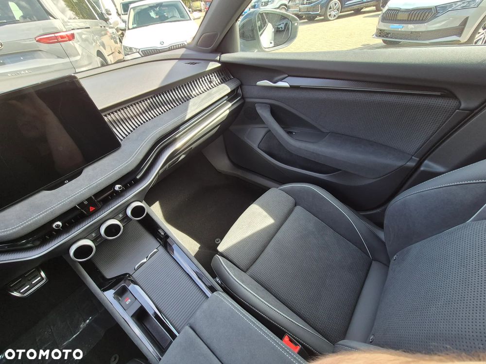 Skoda Superb 2.0 TDI SCR 4x4 Sportline DSG - 24