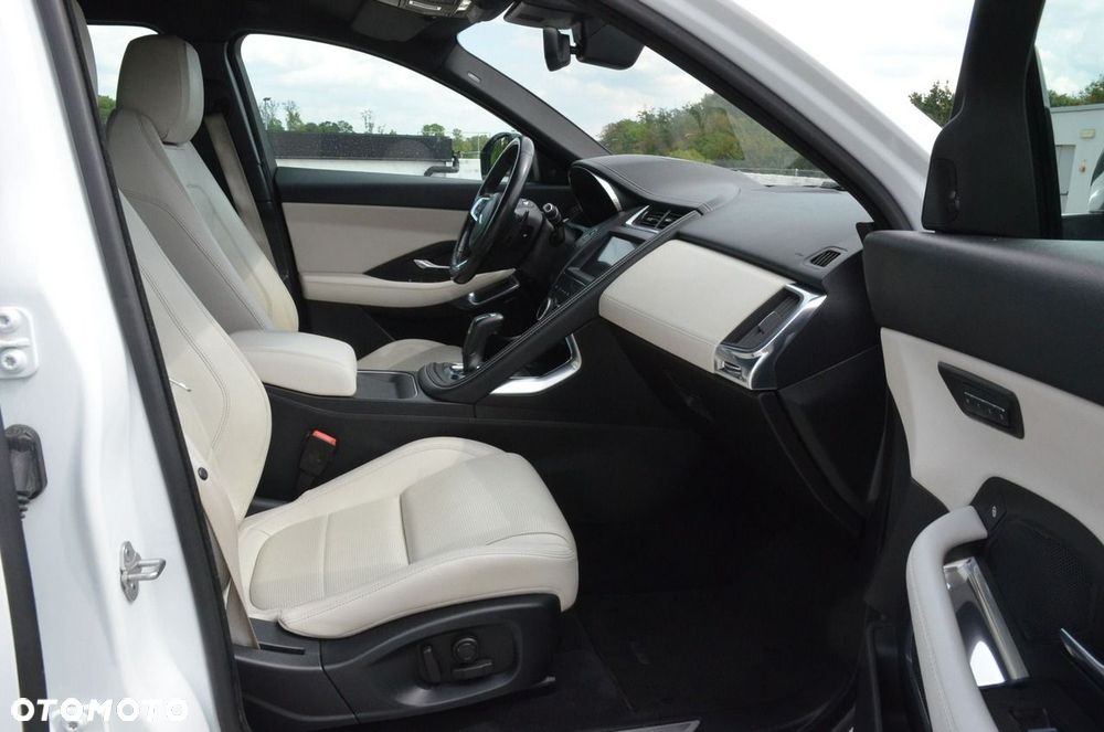 Jaguar E-Pace 2.0 i4P AWD R-Dynamic SE - 27