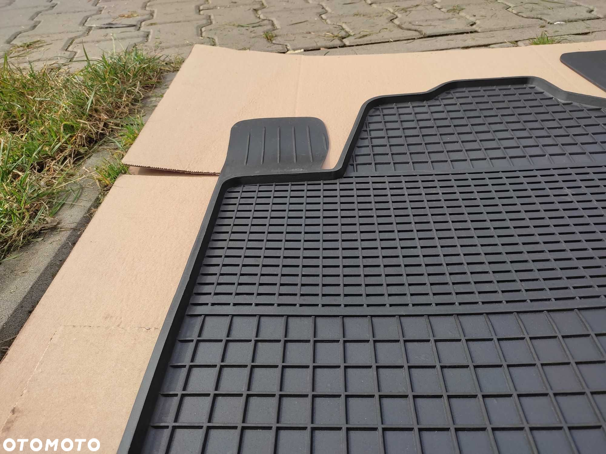 TOYOTA YARIS 1 99-05r NOWE Dywaniki gumowe dopasowane korytka korytko - 2