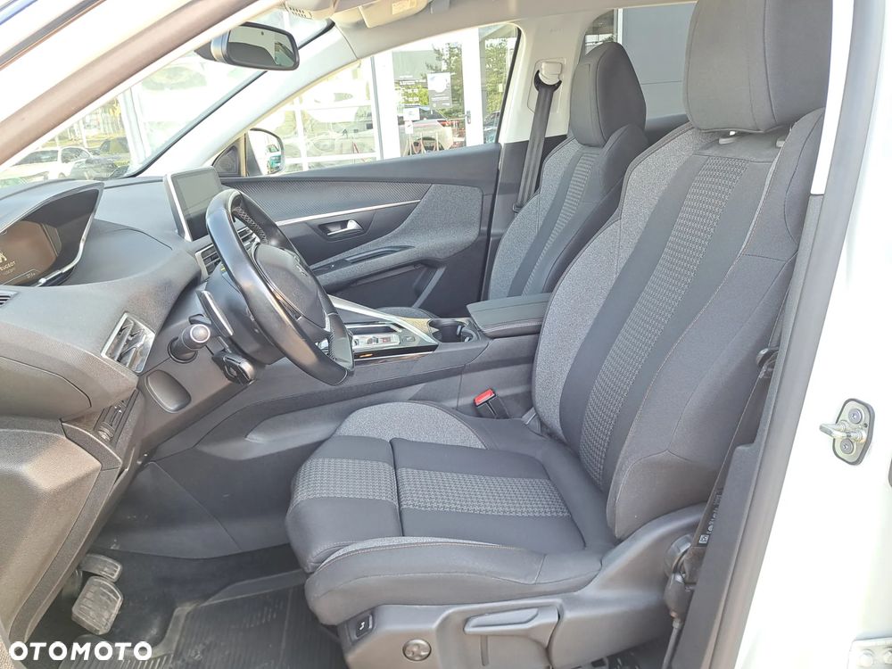 Peugeot 3008 1.2 PureTech GPF Active S&S EAT8 - 11