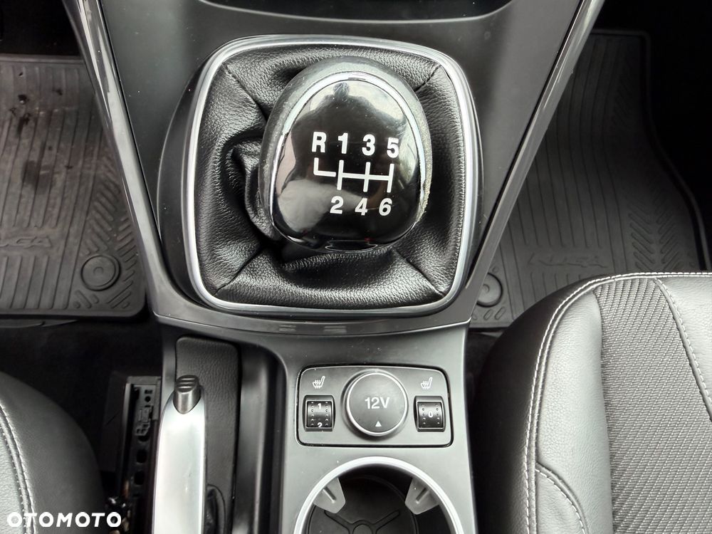 Ford Kuga 1.5 EcoBoost 2x4 Titanium - 24