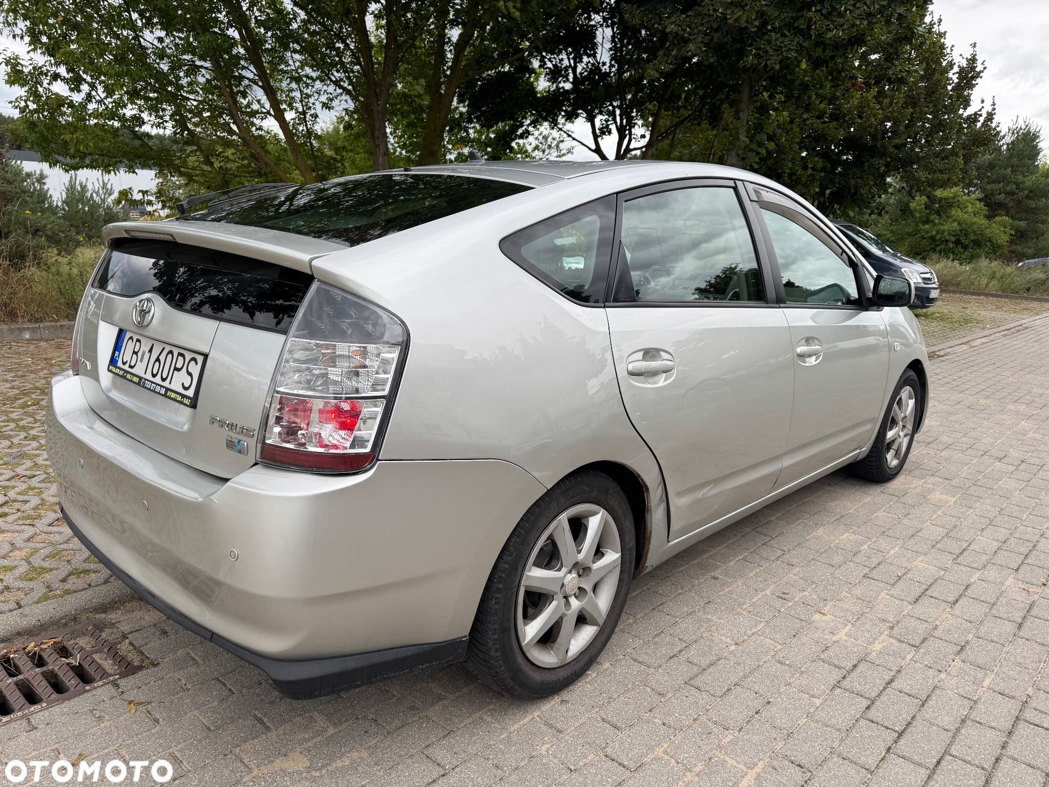 Toyota Prius ver--hybrid-sol - 4