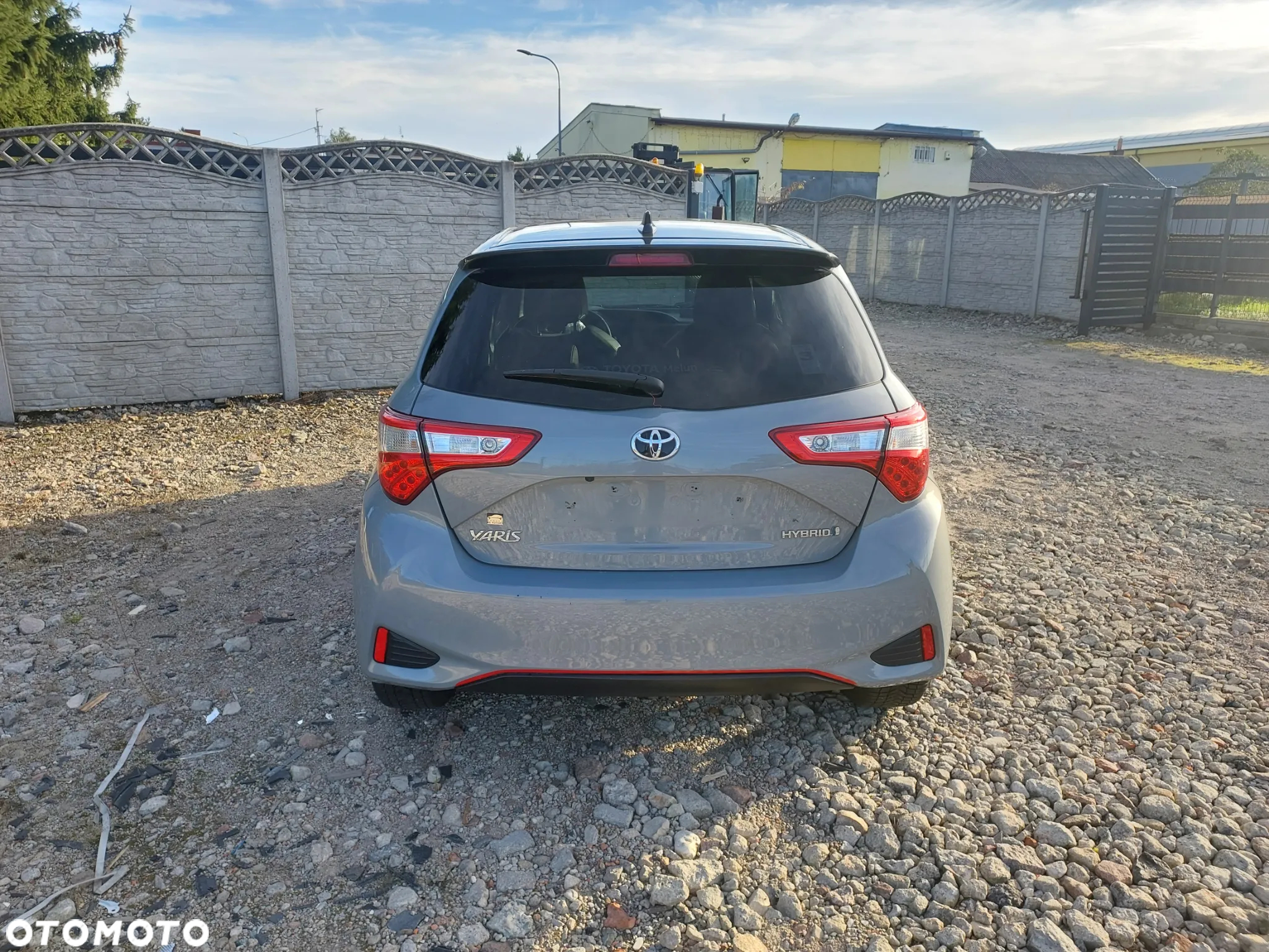Toyota Yaris Hybrid 1.5 VVT-i GR Sport - 4