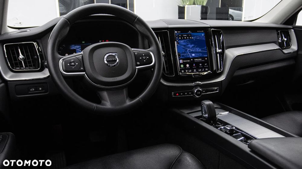 Volvo XC 60 T6 Plug-In Hybrid AWD Core - 20