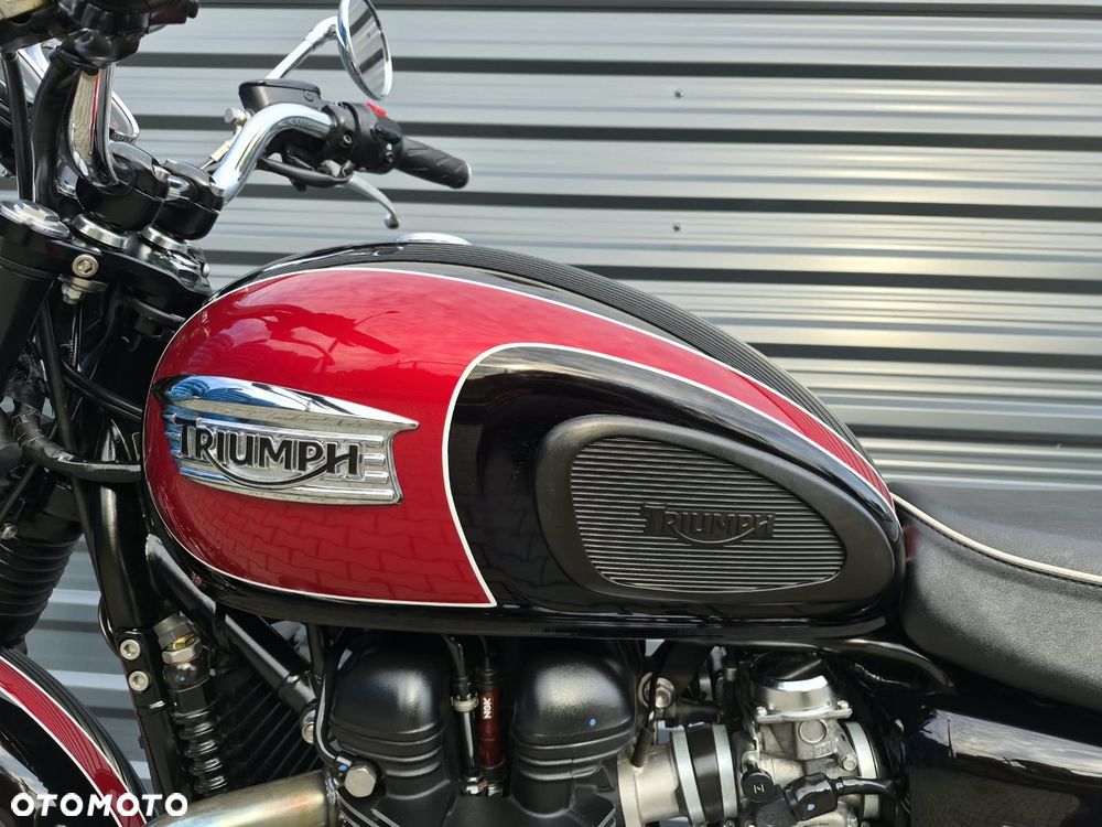 Triumph Bonneville - 16