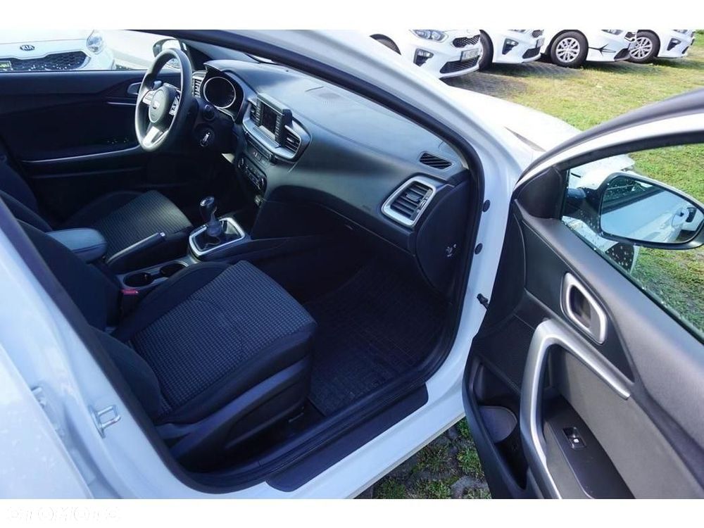 Kia Ceed - 28