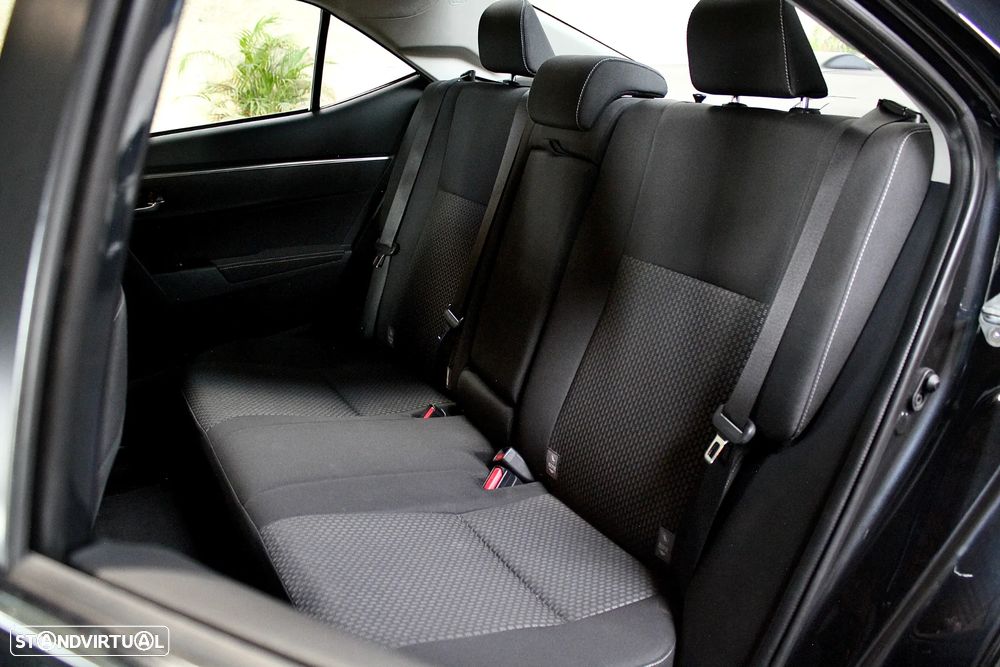 Toyota Corolla 1.4 D-4D Exclusive - 23