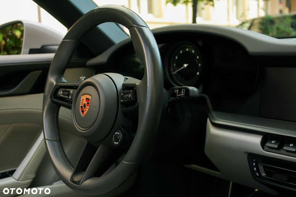 Porsche 911 Carrera 4S - 20
