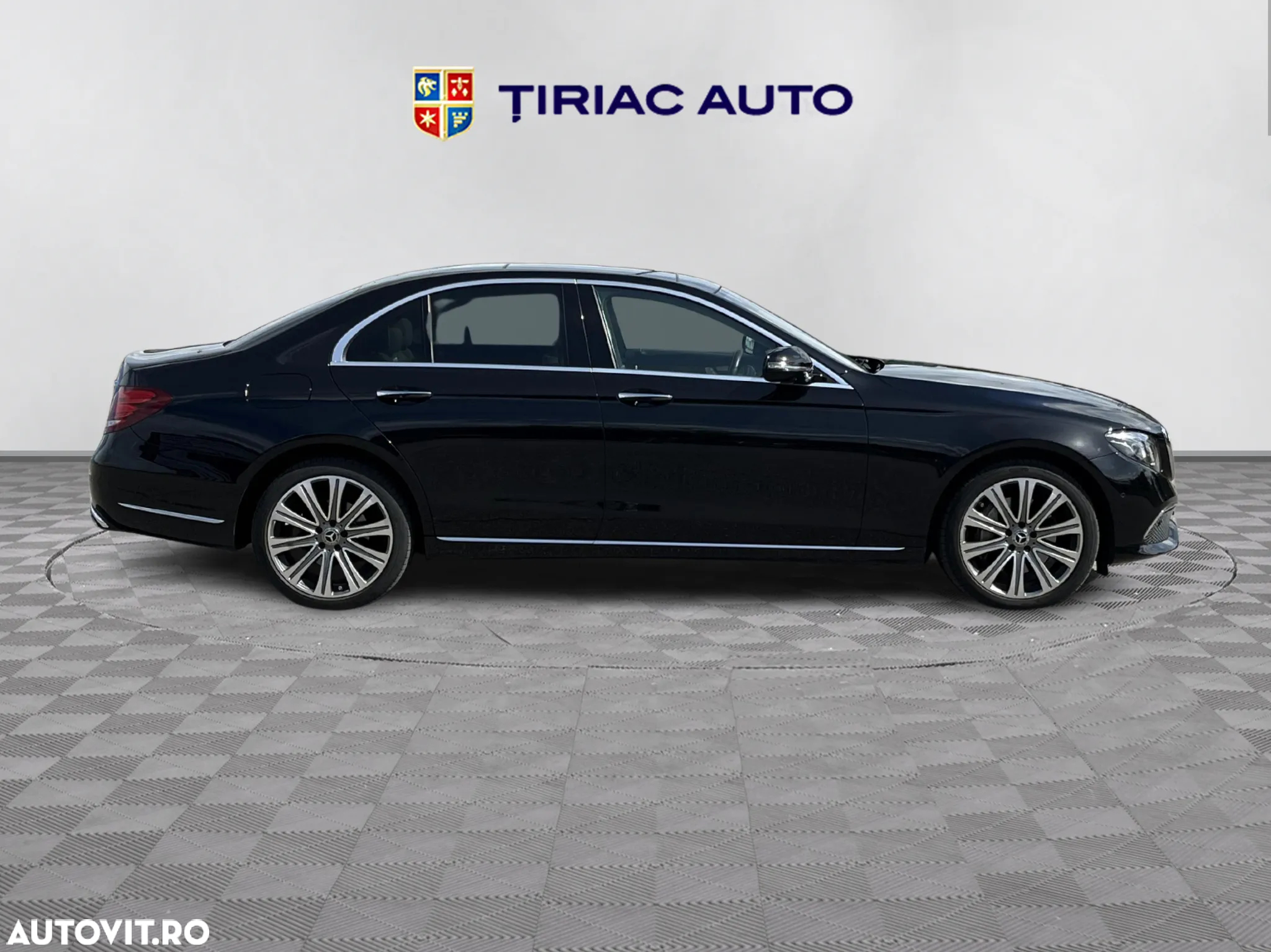 Mercedes-Benz E 300 9G-TRONIC Exclusive - 6