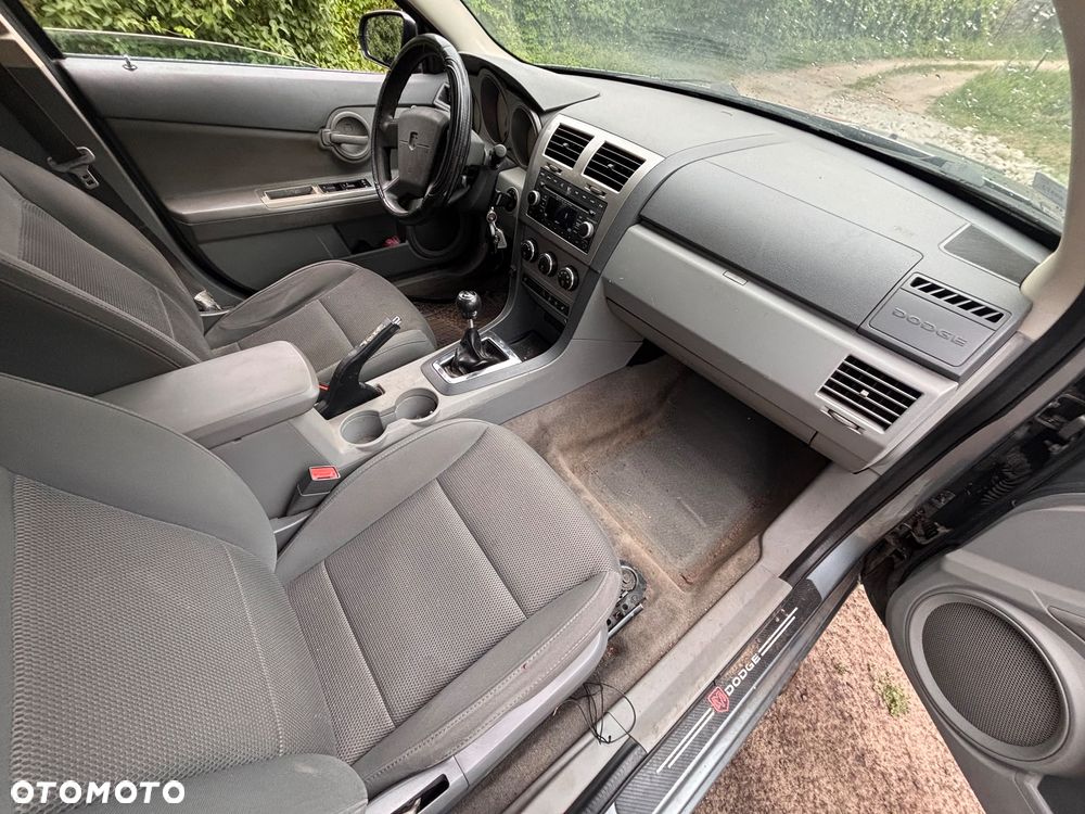 Dodge Avenger - 5