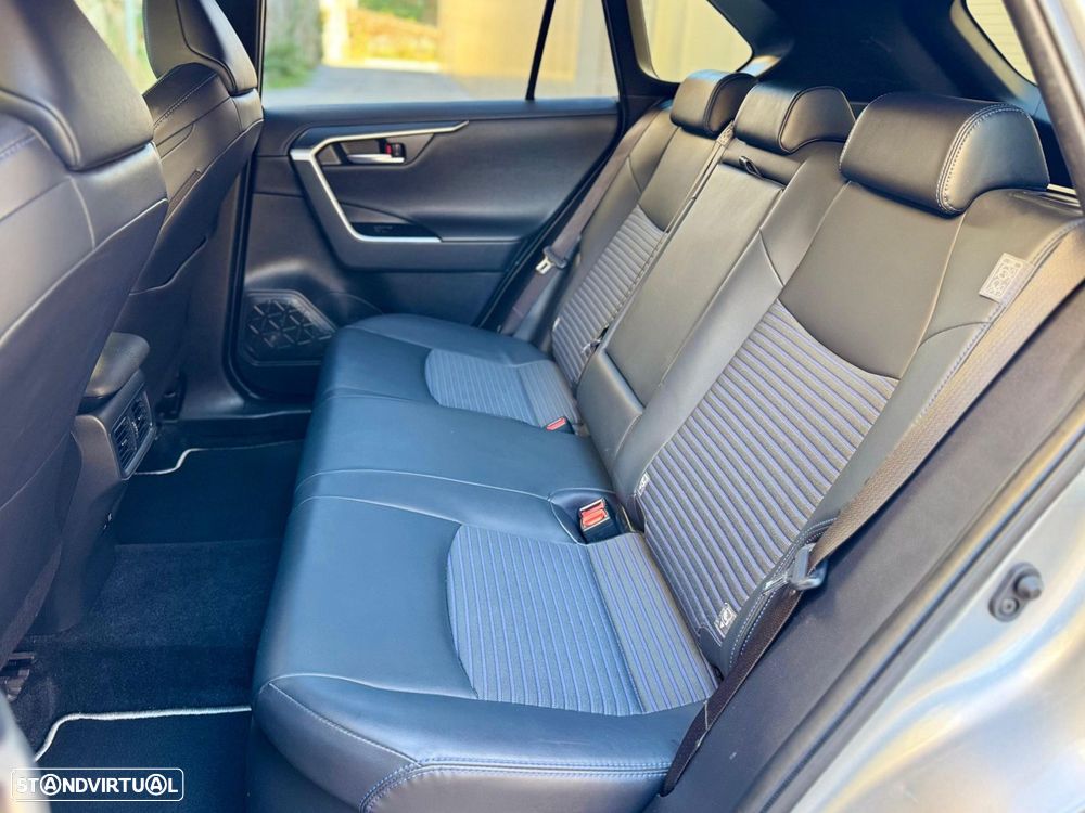Toyota RAV4 2.5 HDF Black Edition - 48