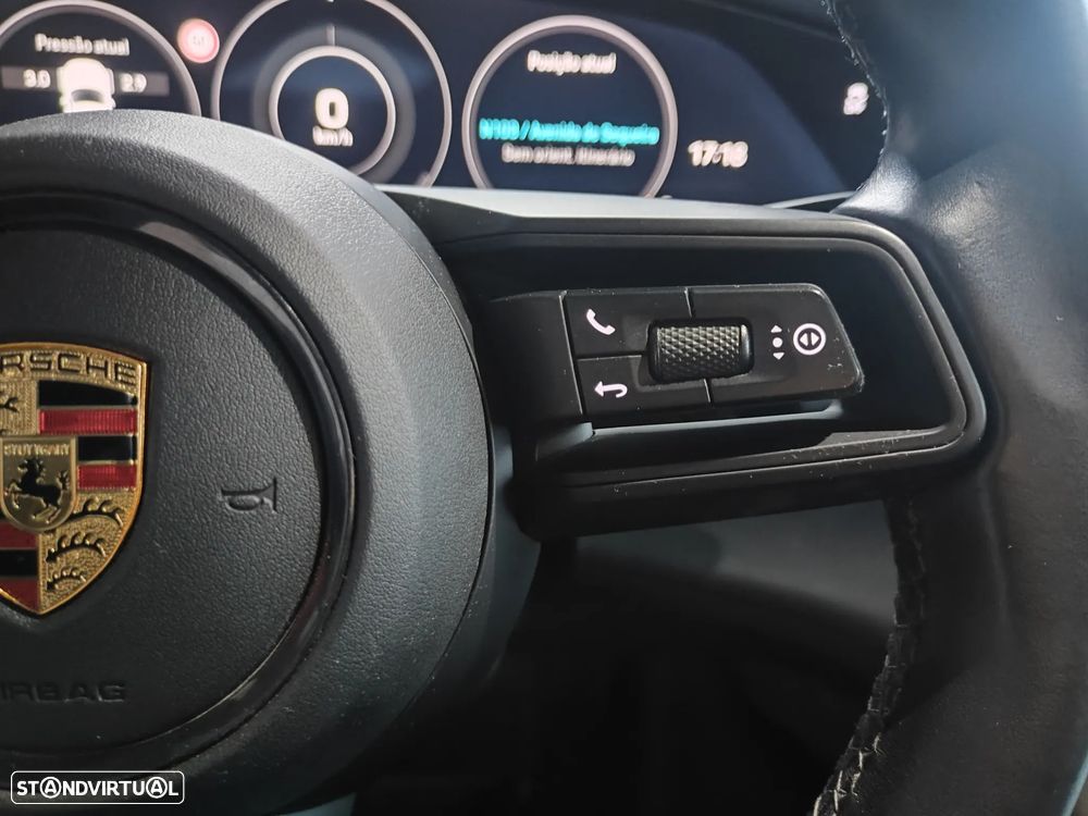 Porsche Taycan Cross Turismo 4 - 33