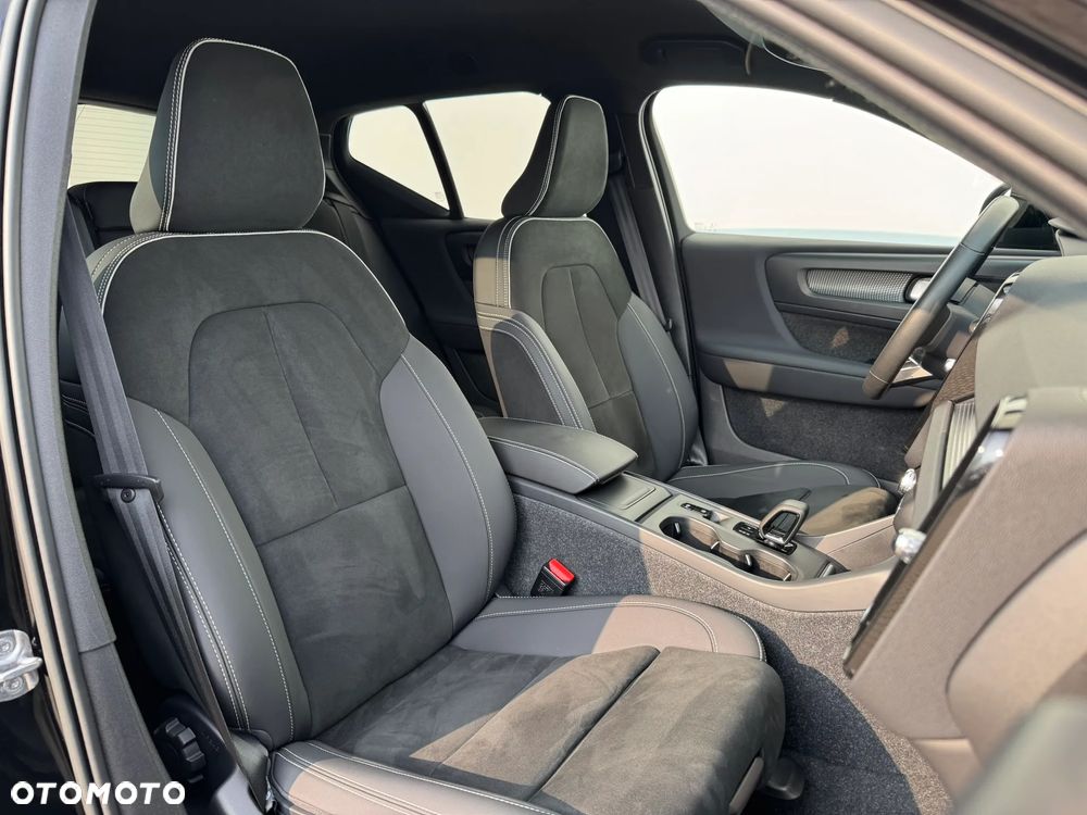 Volvo XC 40 B4 AWD Plus Dark - 9