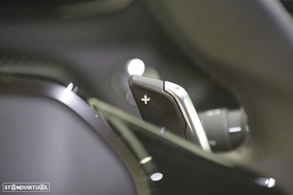 Peugeot 2008 1.2 Hybrid Allure e-DCS6 - 26