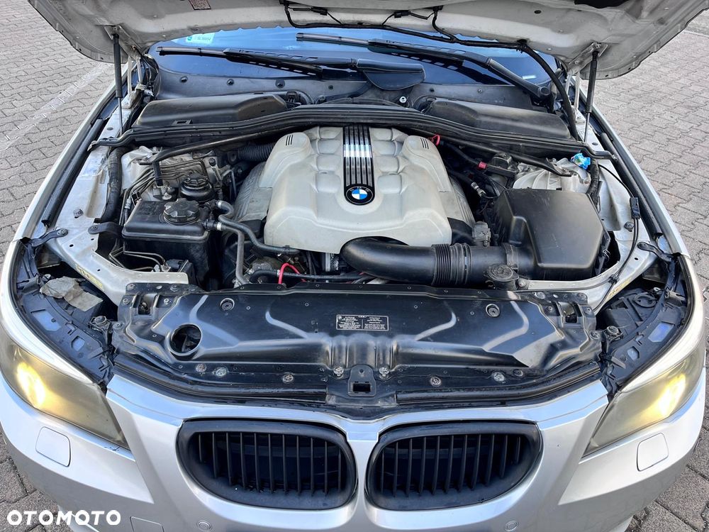 BMW Seria 5 545i - 24
