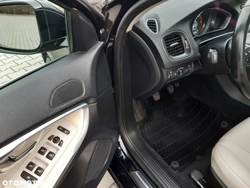 Volvo V40 D4 Summum - 21