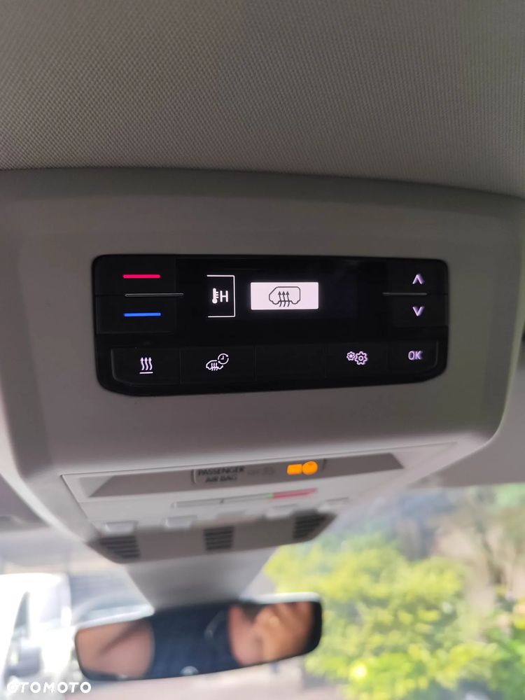 Volkswagen Caravelle - 9