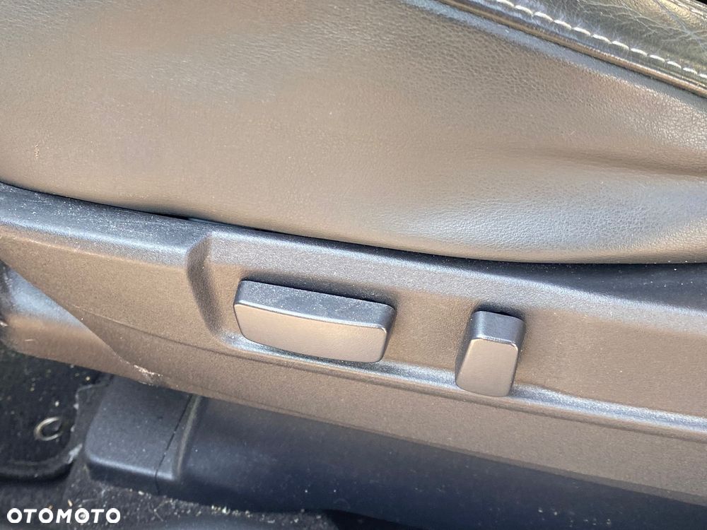 Mitsubishi Outlander - 25