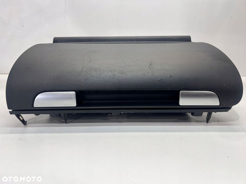 SCHOWEK PASAŻERA AUDI A3 8P LIFT 8P1857035G 6PS - 4