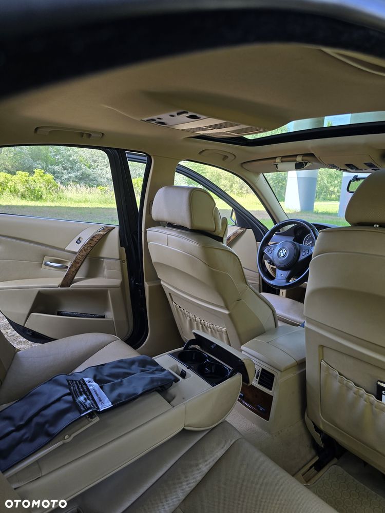 BMW Seria 5 525d - 26
