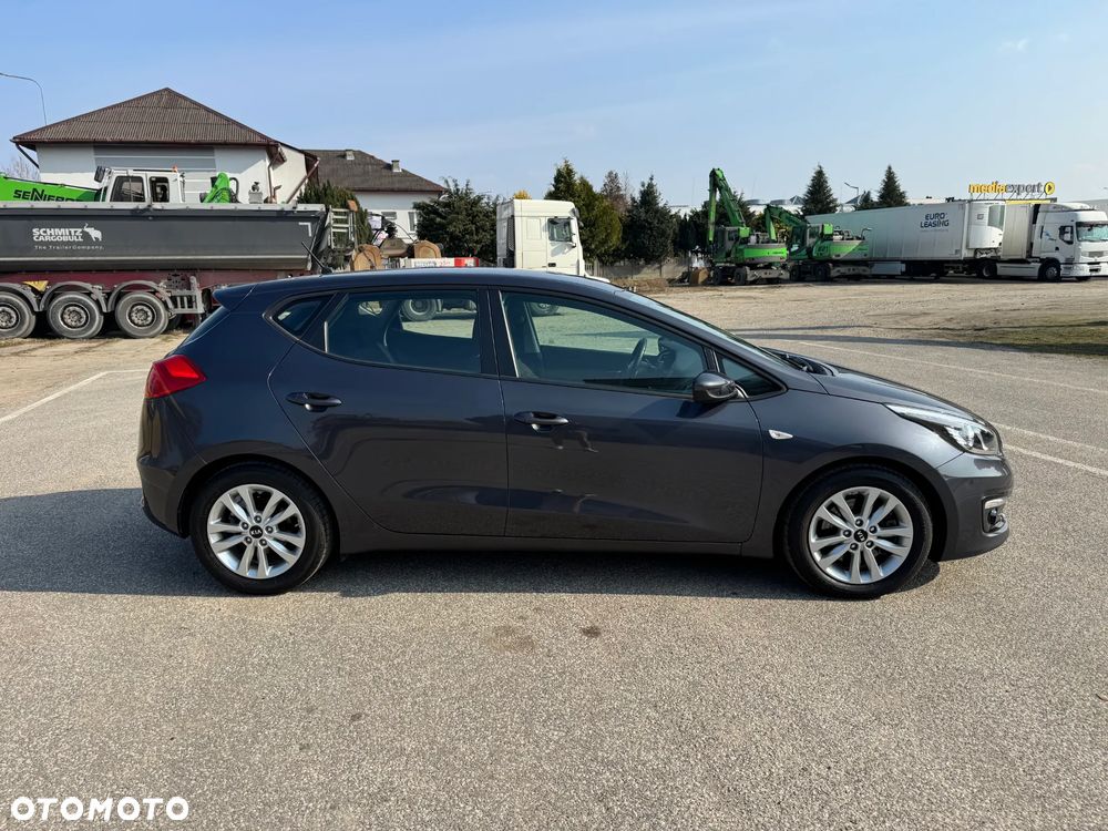 Kia Ceed 1.4 CVVT Dream Team Edition - 11