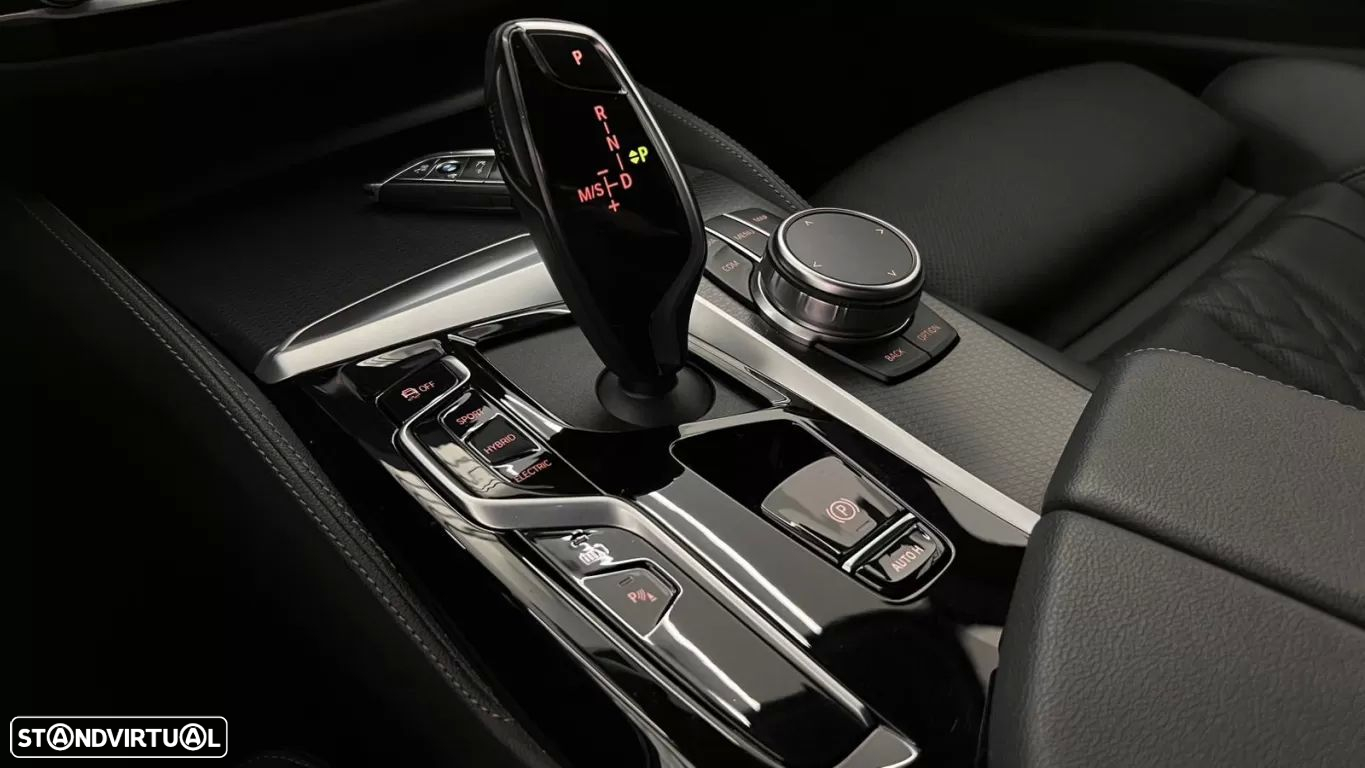 BMW 530 e Pack Desportivo M - 24