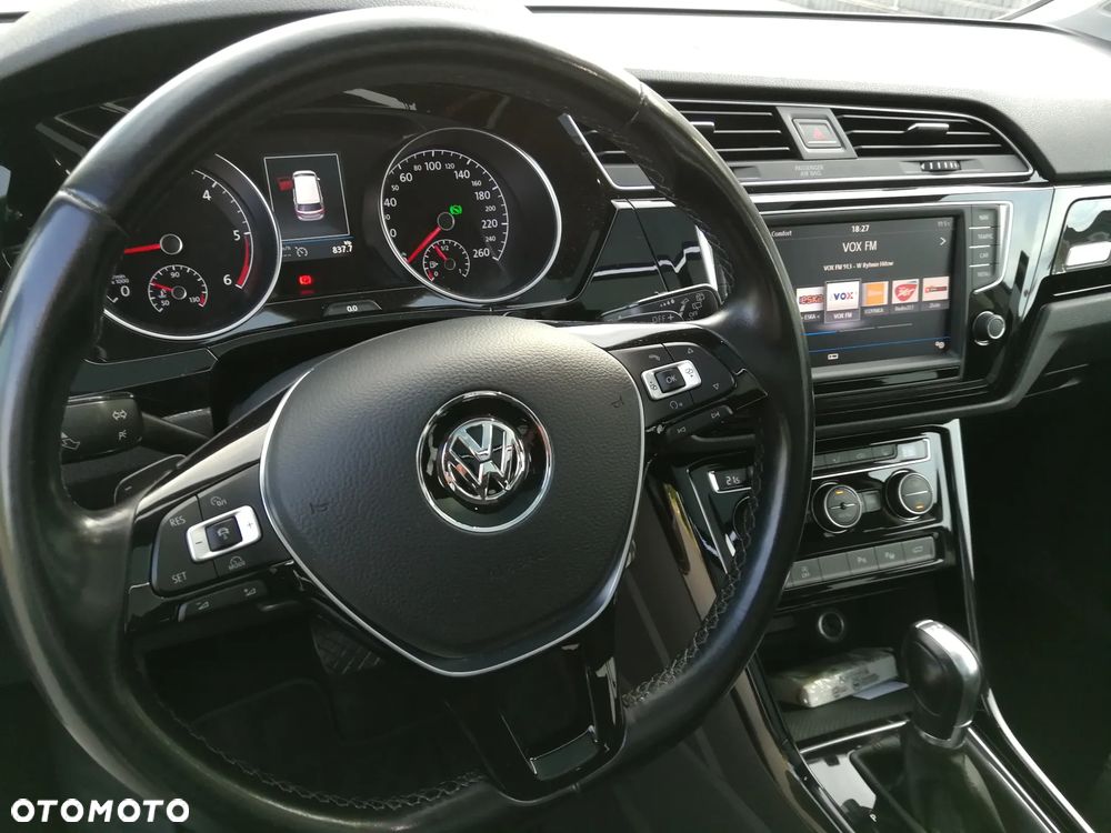Volkswagen Touran - 18
