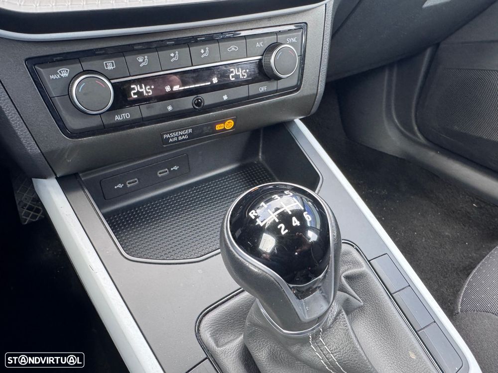 SEAT Arona 1.0 TSI - 8