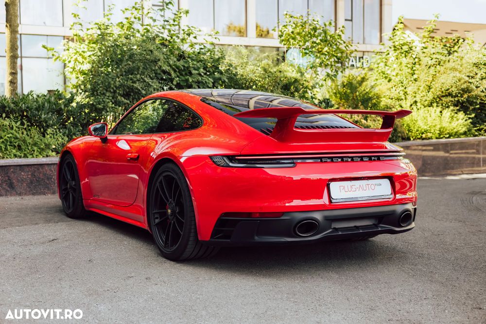 Porsche 911 Carrera 4 GTS PDK - 6