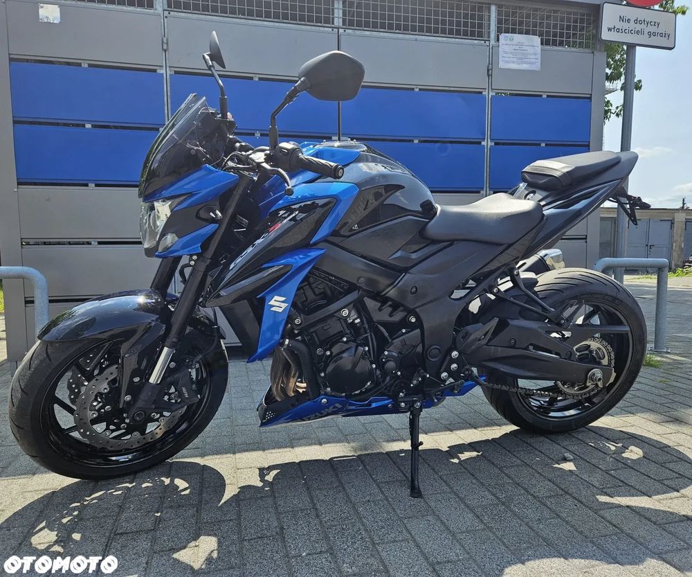 Suzuki GSX - 2