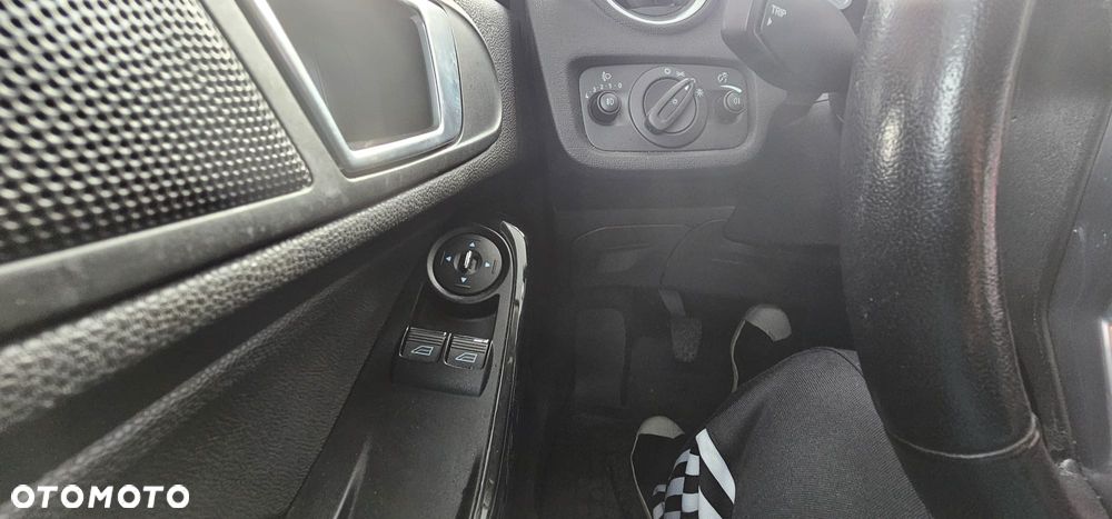 Ford Fiesta 1.0 EcoBoost Titanium - 12