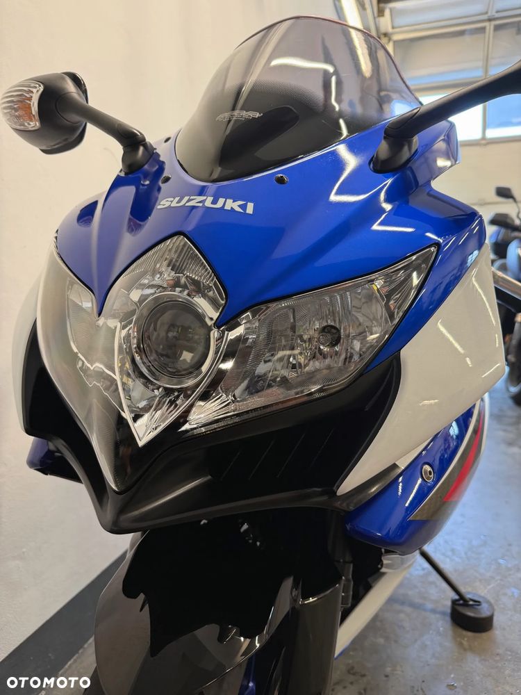 Suzuki GSX-R - 25