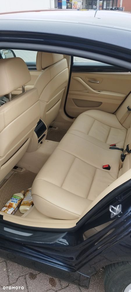 BMW Seria 5 525d - 23