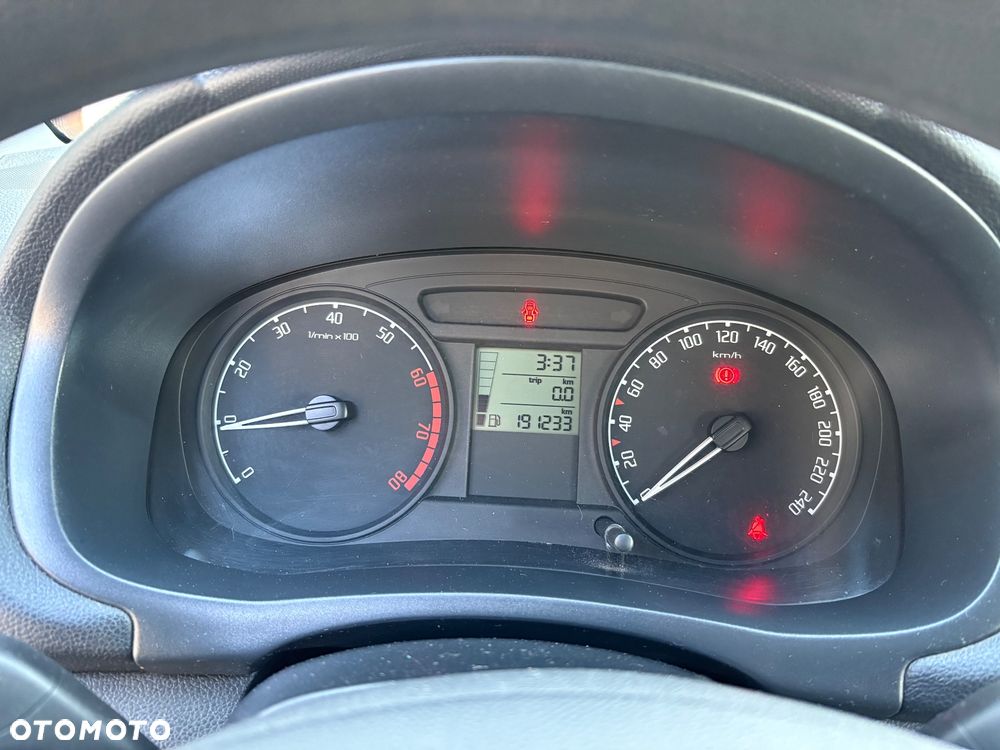 Skoda Fabia 1.2 HTP Ambiente - 24