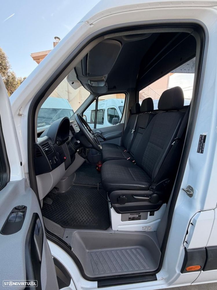 Mercedes-Benz Sprinter 313 c/ Plataforma - 16