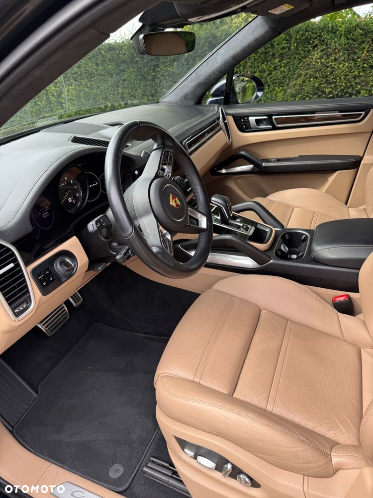Porsche Cayenne Coupe Turbo S E-Hybrid - 12