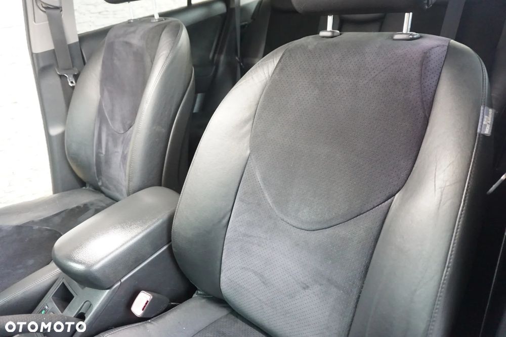 Toyota RAV4 2.2 D-4D 4x4 - 23