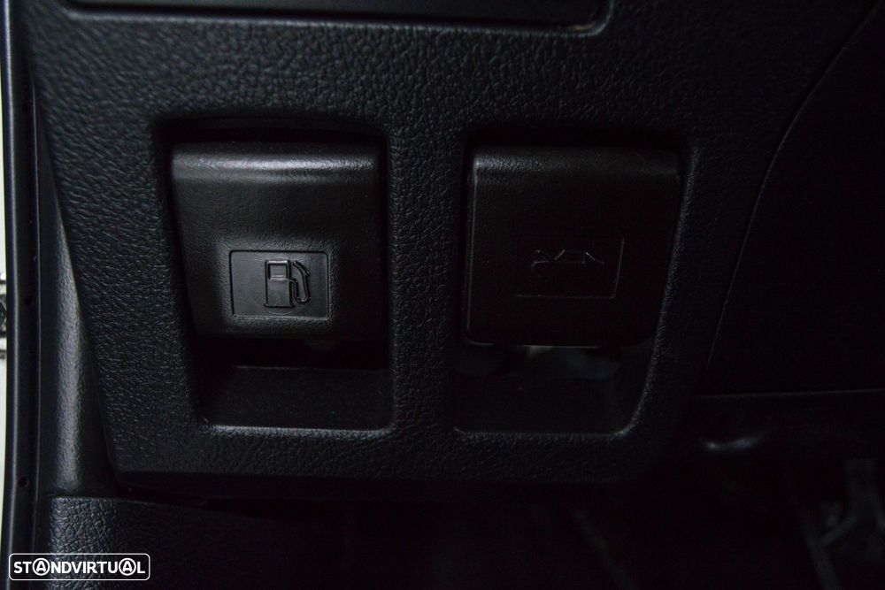 Toyota Hilux 2.4 D-4D 4X2 Cabine Extra 3L - 30