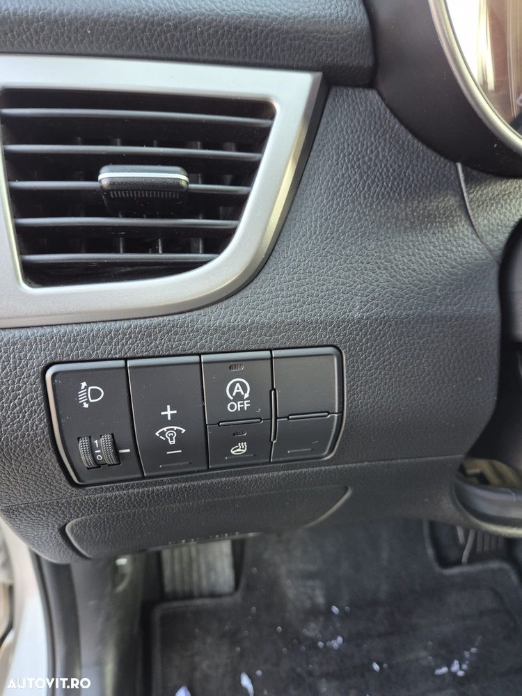 Hyundai i30 blue 1.6 CRDi Trend - 13