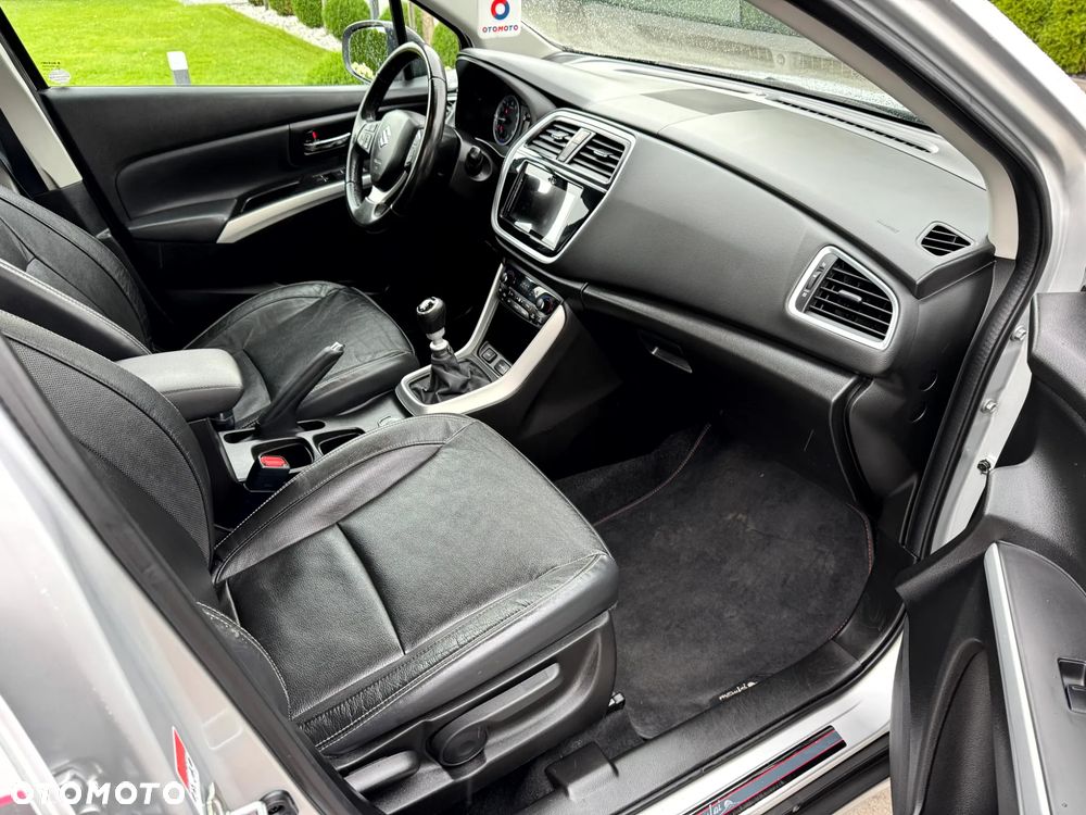 Suzuki SX4 S-Cross 1.4 T Premium 4WD - 16