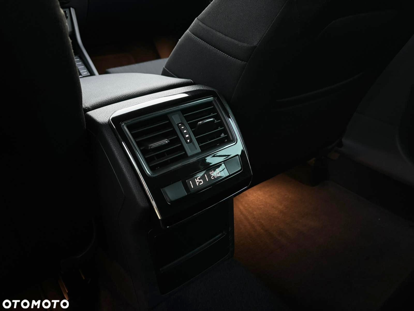 Skoda Superb 2.0 TDI DSG Premium Edition - 32