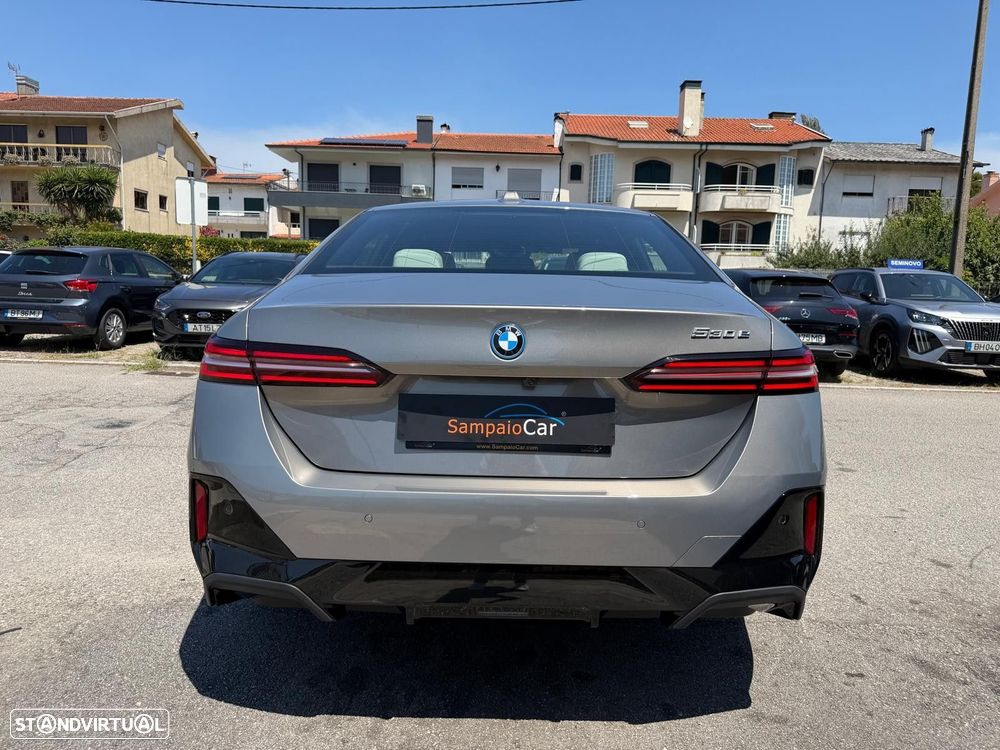 BMW 530 e Pack Desportivo M Pro - 14