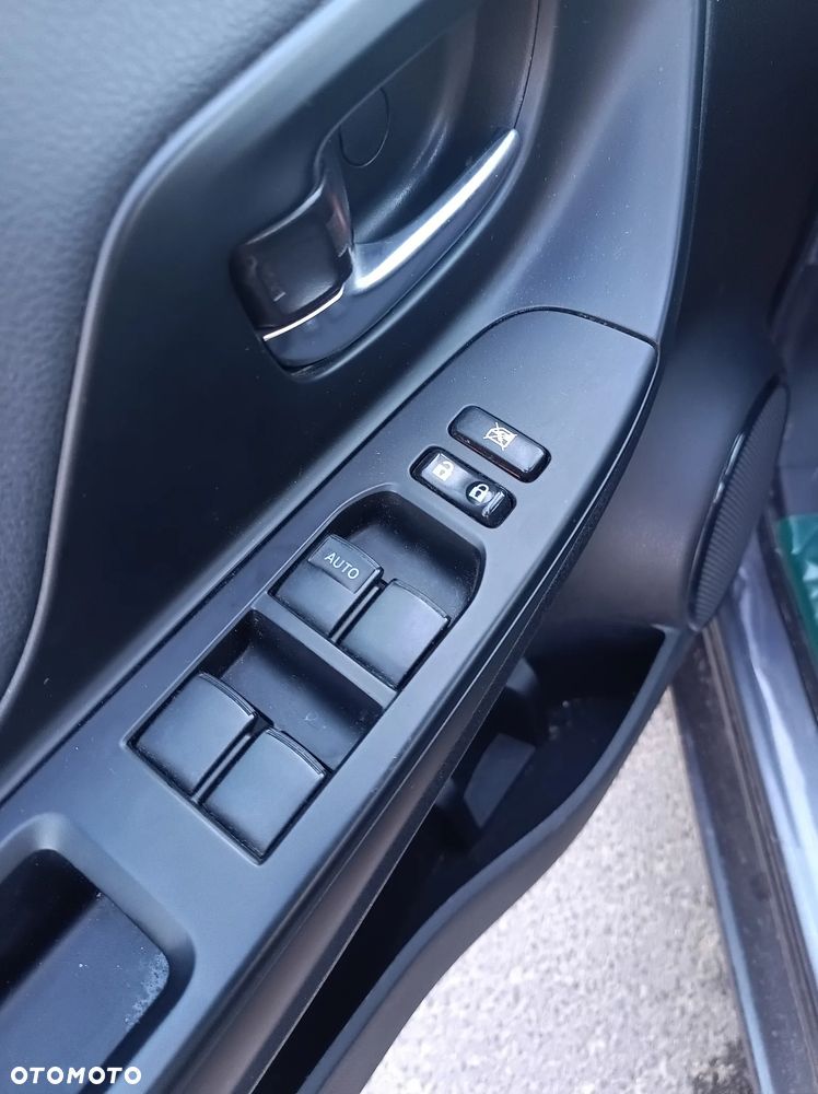 Toyota Yaris Hybrid 100 Active - 10