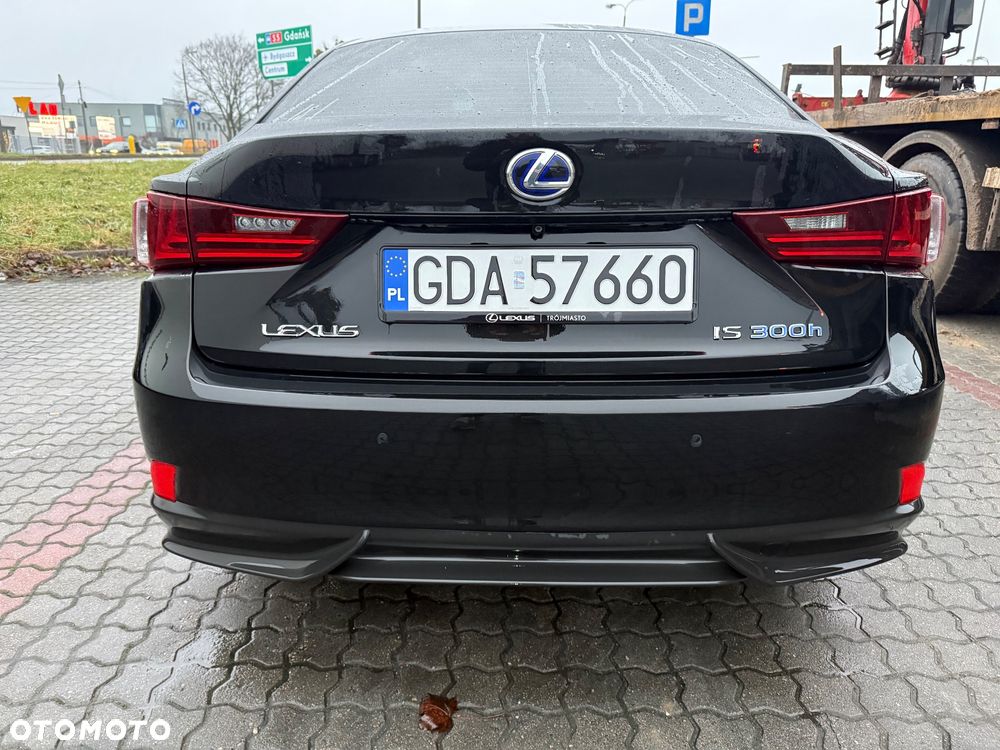 Lexus IS 300h F Sport - 9