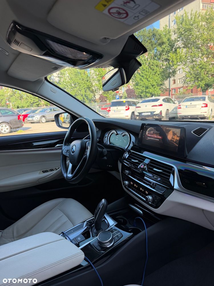 BMW Seria 5 520i - 20