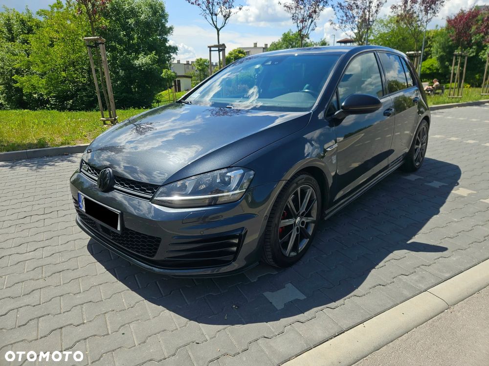 Volkswagen Golf - 10