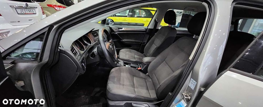 Volkswagen Golf - 23